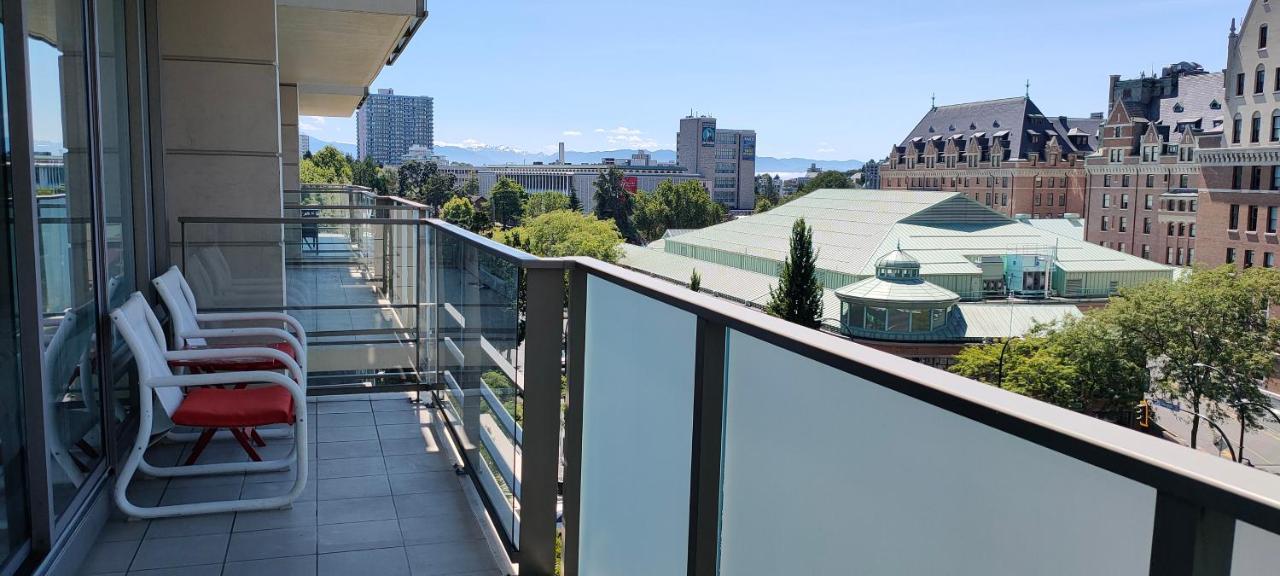 Waterfalls Hotel - Suite In Falls Downtown With Pool Victoria Exterior photo