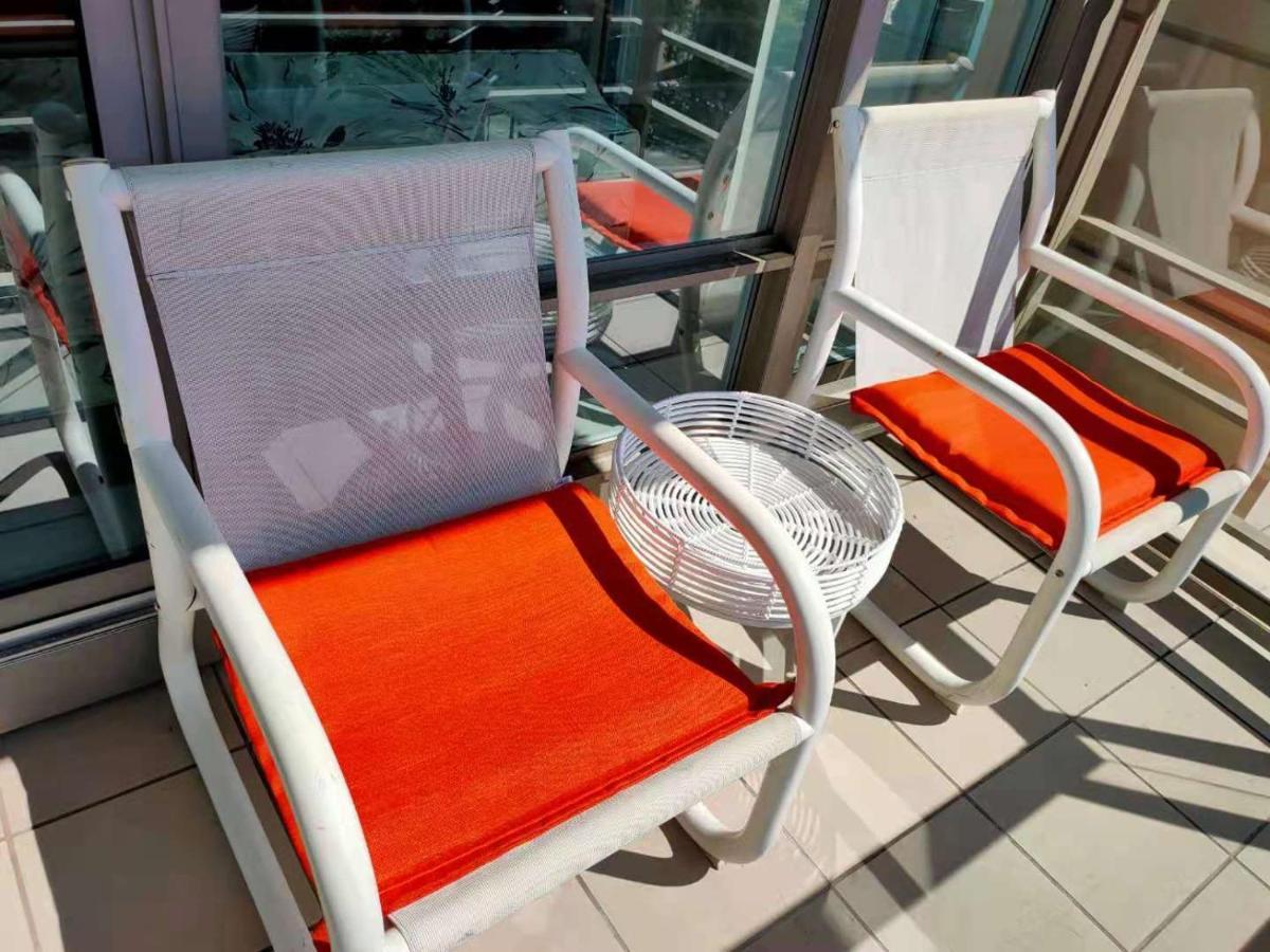 Waterfalls Hotel - Suite In Falls Downtown With Pool Victoria Exterior photo